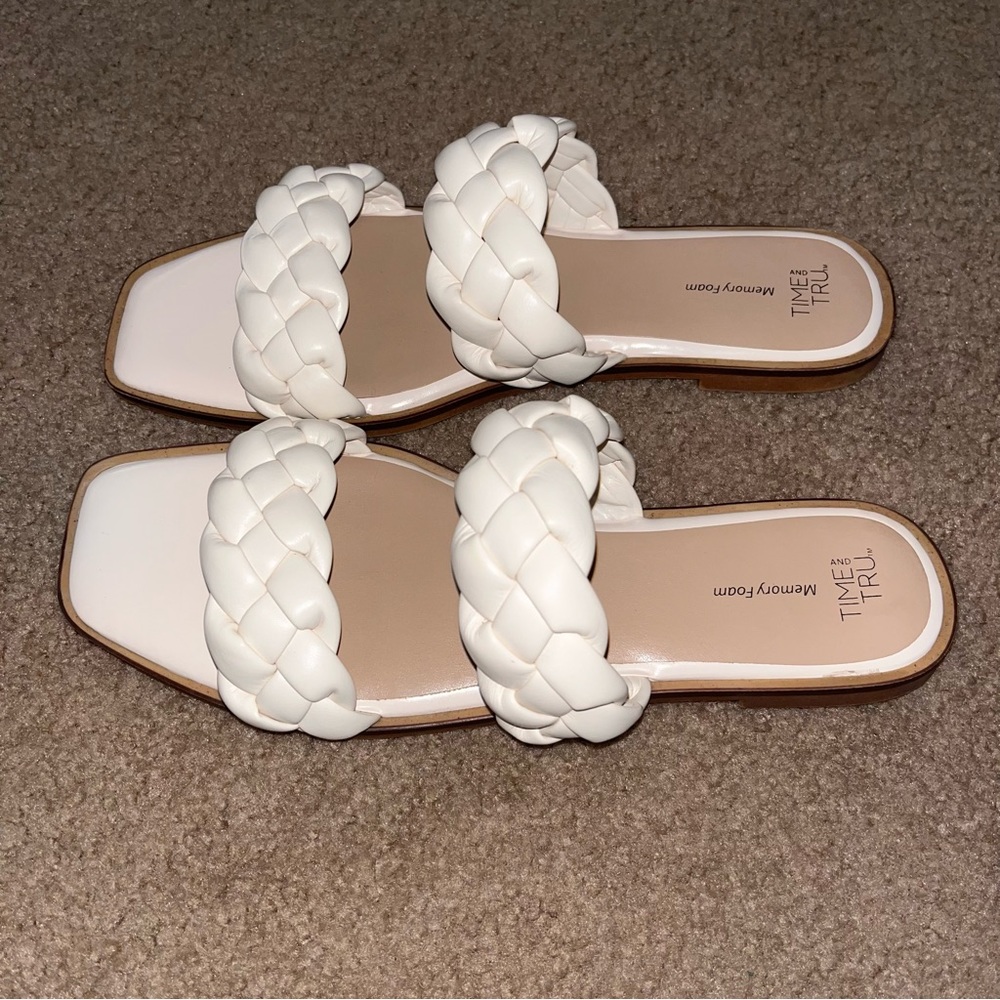 Time and Tru size 10 women’s sandal flats cream with braided straps - Picture 4 of 8
